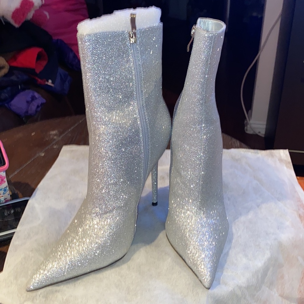 BOOTS - Picture 2 of 5